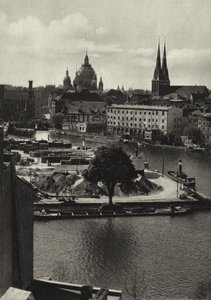 Berlin: Blick über die Spree zum Mühlendamm; Udsigt over Spree og Muhlendamm (s/h foto) af Sasha Stone