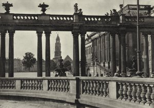 Potsdam, Stadtschloss, Kolonnaden an der Havel; Town Palace, Colonnades on the Havel (s/h-billede) af Sasha Stone