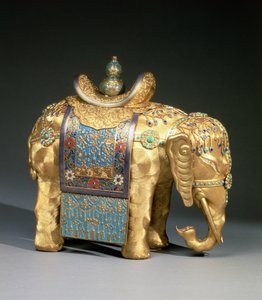 Figur af en elefant, med emaljebeklædning og koral- og turkise cabochons, sadeldug dekoreret med buddhistiske emblemer, Chien Lung Periode, ca. 1780 (forgyldt bronze, emalje, koral og turkis) af School Chinese