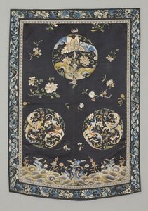 Hængende, ca. 1750-1800 (Silke med broderi (satinsøm), naturlig og syntetiske farvestoffer) af School Chinese