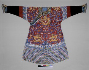 Imperial Robe, slutningen af det 19. århundrede (Silke med broderi (satinsøm, indgribende satinsøm, splitsøm, lige søm, kinesisk knude, couching, omrids, lagt arbejde, knaphul)) af School Chinese
