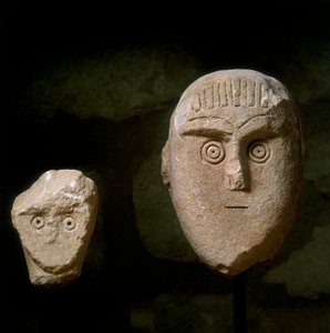 Koniske hoveder, fra et begravelsesmonument fundet i Daunia af School Daunian