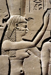Det gamle Egypten, Vægskulptur, gudinden Isis, Horus-templet, Edfu, 237-57 f.Kr (foto) af School Egyptian
