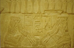 Det gamle Egypten, Vægudskæring, Guldsmede smelter guld, Merereuka Mastaba/Tombe, 6. dyn, Saqqara, Egypten (foto) af School Egyptian