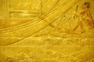 Det gamle Egypten, Vægudskæring/maleri, Mastaba/Tomb of Idout, Saqqara, 2323-2150 f.Kr., En fisker skalerer fisk og holder et firtakket spyd (foto) af School Egyptian