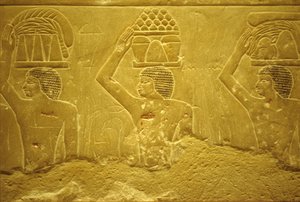Det gamle Egypten, Vægudskæring/-maleri, Idouts mastaba/grav, Saqqara, 2323-2150 f.Kr., bærere med offergaver (foto) af School Egyptian