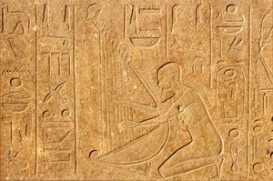Det gamle Egypten, vægmaleri/skulptur, harpespiller med Hatshepsuts hoved på toppen af harpen, Karnak-templet, Luxor af School Egyptian