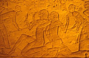 Det gamle Egypten, Vægmaleri/udskæring, hittitiske fanger bliver slået med pinde, Templet for Ramses II og Nefertari, Abu Simbe (foto) af School Egyptian