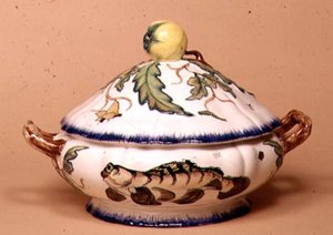 Terrin af Leboeuf et Milliet, dekoreret af Rousseau efter Bracquemonds design (fajance) af School French