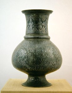 Islamisk vase (messing, sølv og emalje)