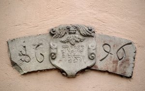 Jødernes gyde i Obernai (67). Steder for tilbedelse: inskription med en hebraisk dato og den tilsvarende dato for den kristne æra: 1696. En synagoge blev angiveligt bygget to år efter godkendelsen af intendant La Grange, som tillod J.