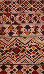 Detalje af en phaa sabai lavet af Tai Nuea eller Tai Daeng vævere fra Hua Phan, Laos (tekstil)