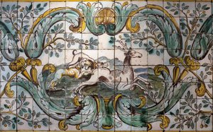Hunde, der jager en hjort - Detalje af et dekorativt flisepanel fra jagtrummet i det tidligere palads i Praia, a Belem, Lissabon (Portugal) (To hunde, der jager en hjort - dekorativt panel fra jagtrummet i det tidligere palads i Praia, kl. Belem) - Musee n
