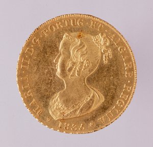 Gyldne krone af dronning Mary II af Portugal (1819-1853) 1835. Diam. 3,1 cm Napoli, arkæologisk museum af School Portuguese
