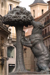 The Bear of Madrono (bronze) af School Spanish