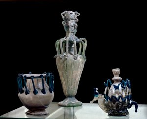 Orientalsk kunst: glasvaser lavet i Syrien. 300 ca. Paris, Louvre-museet