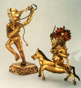 Makaravakitra og Sridevi (forgyldt bronze) af School Tibetan