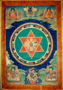Mandala de vajravarami gudinden danser (i midten) dens navn betyder "" adamantine laie""". Tibet