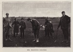 Den britiske konservative politiker Arthur Balfour spiller golf (s/h foto)