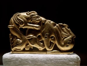 Art Scythian (Scythian eller Scythian civilisation): guldbæltefibule, der viser en griffin, der angriber en hest. Fra Chiliktin. 5.-4. århundrede f.Kr. Sankt Petersborg, Eremitagemuseet - skytisk kunst (skytisk civilisation): guld bæltespænde, der repræsen