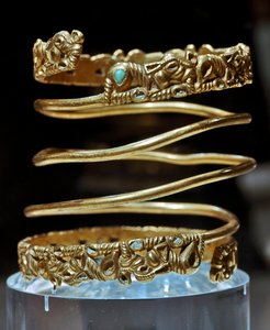 Art Scythian (skytisk eller skytisk civilisation): guld og turkis armbånd af Sarmate-stammen, 2. århundrede f.Kr. - 3. århundrede e.Kr. Sankt Petersborg, Eremitagemuseet