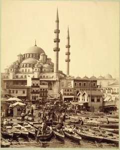 Santa Sophia-moskeen og fiskerbåde ved Bosporus-kysten, Istanbul, ca. 1890 (s/h-foto) af Sebah and Joaillier
