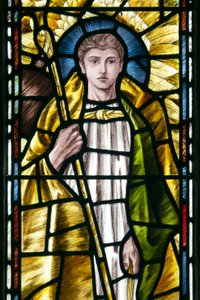 Mortehoe, St Mary, Heaton Butler & Bayne, Selwyn Image, Archangel St Raphael detalje, ca. 1890 af Selwyn Image Selwyn Image