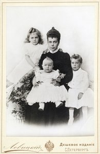 Storhertuginde Xenia Alexandrovna af Rusland med børn Irina Alexandrovna, Andrei..., 1903.