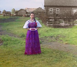 Pige med jordbær på en tallerken, det russiske imperium, fra 