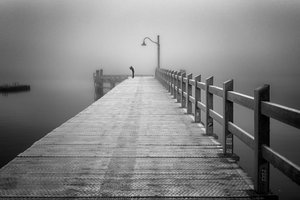 Misty Pier Ensomhed af Shanrui Ren