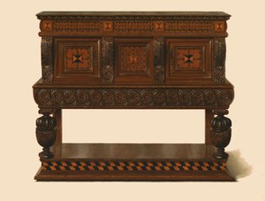 Stående buffet af valnød og eg, 1904 af Shirley Charles Llewellyn Slocombe