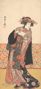 Nakamura Riko som rigt klædt kurtisane, der står i et værelse, ca. 1778. af Shunsho