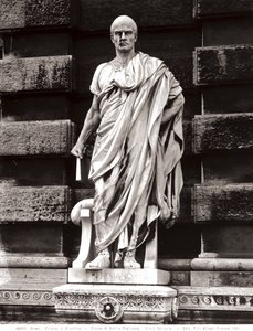 Statue af Emilio Papiniano (marmor) af Silvio Sbricoli