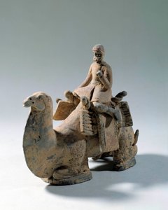 Sogdisk civilisation: "" kamel og kamel, transport af silke""" Terracotta-begravelsesstatue. 5. eller 6. århundrede. Paris, Cernuschi-museet af Sogdian Sogdian