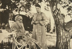 Den russiske forfatter Leo Tolstoj og hans kone Sophia ved Sortehavet, Krim, Rusland, 1902