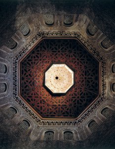 Loftet på Madrasaen i Granada, Spanien, bygget i 1349 (foto) af Spanish School
