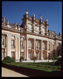 Facaden af det kongelige palads i Granja de San Ildefonso, sommerresidens for de spanske konger af Spanish School