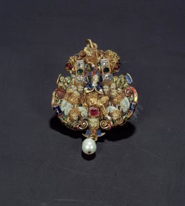 Smykker: diamantvedhæng, emalje på guldrund, smaragd og perle, der repræsenterer Daniel i løvegraven. 1550-1600. Fra Spanien. Paris, Louvre-museet af Spanish School