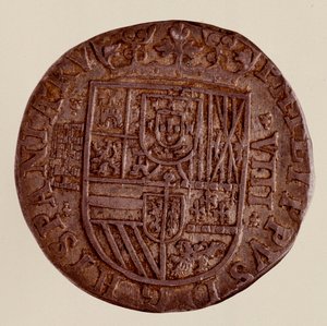 Sølvmønt (8 reales) fra Spanien: Filips (Filippo eller Philippe) II (1556-1598) regeringstid. 1589 Diam. 3,5 cm Napoli, museo archeologico af Spanish School
