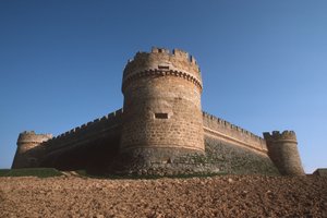 Tre hjørnetårne og perimetervægge nedefra af Spanish School
