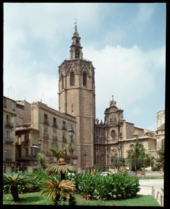 Udsigt over Micalet (Miquelet eller El Miguelete) klokketårn i katedralen i Valencia (Valencia) 1381-1429 Spanien af Spanish School