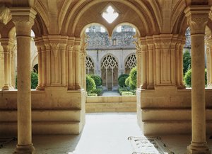 Udsigt mod klostret fra Kapitelhuset, 1100-1200-tallet af Spanish School