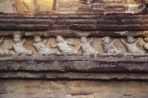 Relief forestillende dværge på ydersiden af Thivanka Image House af Sri Lankan