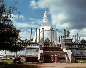 Udsigt over Thuparamaya dagoba af Sri Lankan School