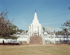 Udsigt over Thuparama Dagoba, Ruwanweli Seya af Sri Lankan School