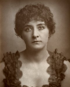 Julia Gwynne, britisk operasangerinde og skuespillerinde, 1884