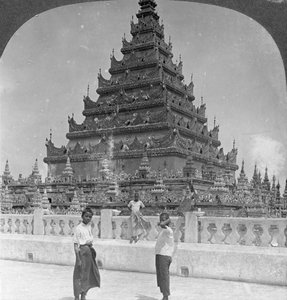 Arakan Pagoda, Mandalay, Burma, 1908. af Stereo Travel Co