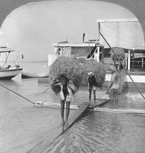 Losser et fartøj på Irrawaddy-floden, Burma, 1908 af Stereo Travel Co