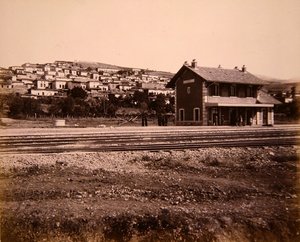 Stationshus og landsby Mallakah på jernbanelinjen Beirut til Damaskus (foto) af Studio Bonfils
