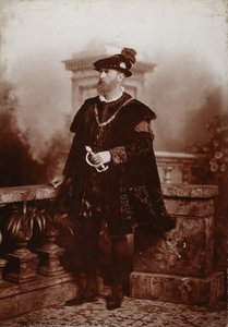 Spencer Compton Cavendish, 8. hertug af Devonshire, som kejser Charles V, hertuginden af Devonshires diamantjubilæumsbal i Devonshire House